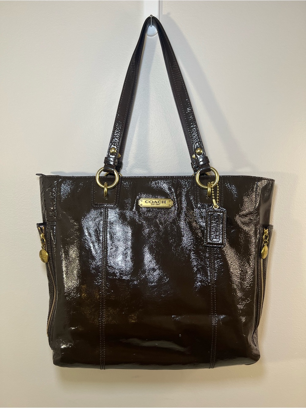 Vintage Y2K Coach Gallery Patent Leather Zipper Tote in mahogany brown #F20432
